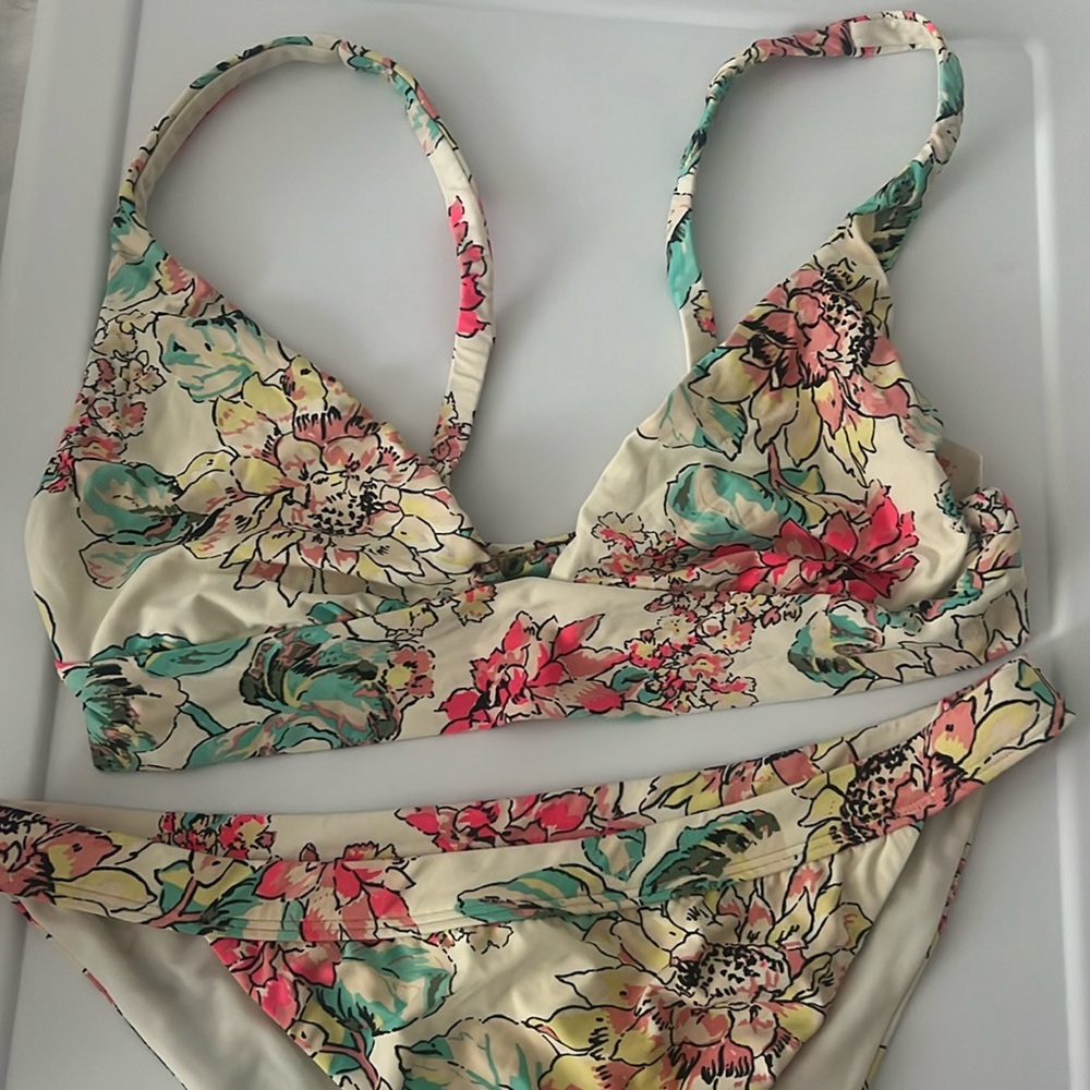Billabong floral swimsuit